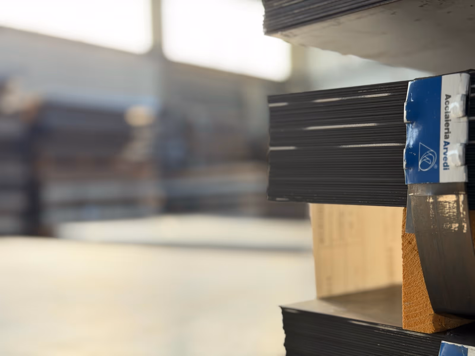 Arvedi steel sheets from coils — strapped pack